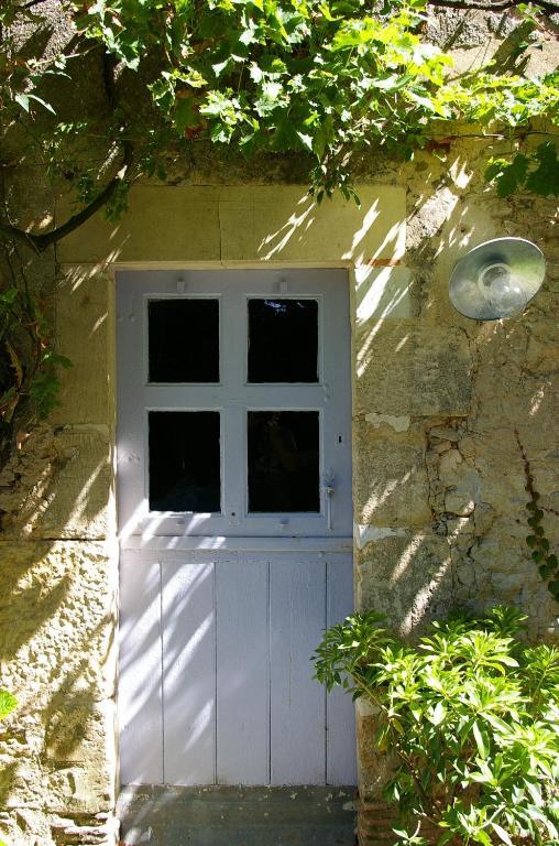Bed and Breakfast Le Prieuré Lézigné Exterior foto
