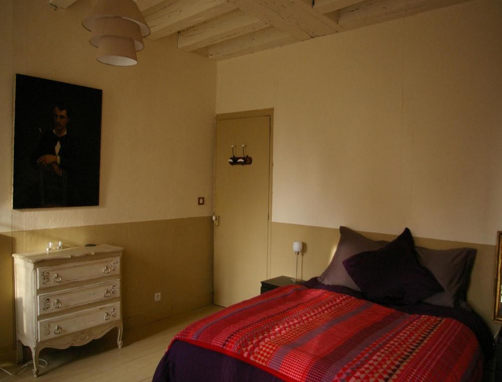 Bed and Breakfast Le Prieuré Lézigné Habitación foto